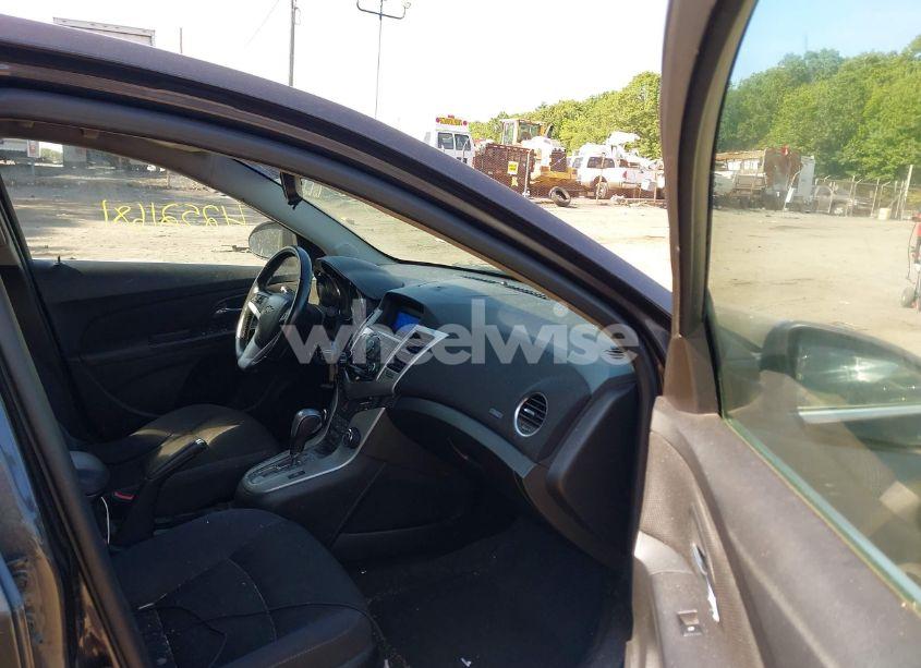 Photo 5 of 2014 Chevrolet Cruze 1LT AUTO (VIN 1G1PC5SB3E7474209)