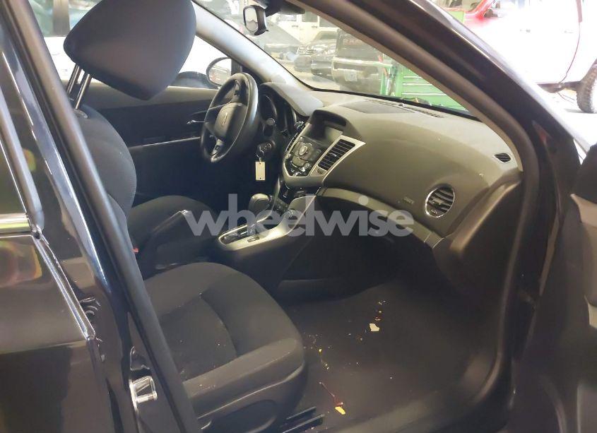 Photo 5 of 2015 Chevrolet Cruze 1LT AUTO (VIN 1G1PC5SB3F7236880)