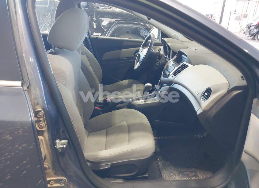 Photo 5 of 2014 Chevrolet Cruze 1LT AUTO (VIN 1G1PC5SB4E7166661)