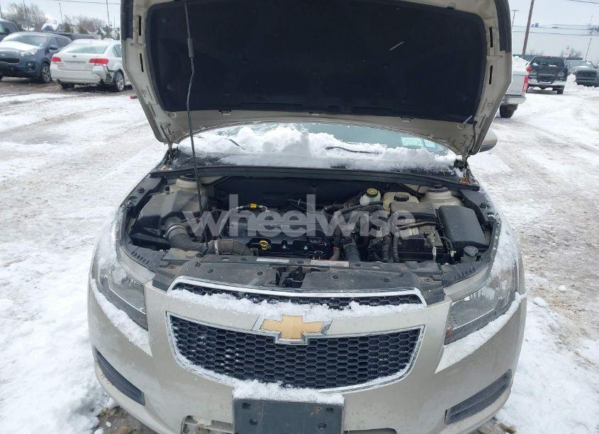 Photo 10 of 2014 Chevrolet Cruze (VIN 1G1PC5SB4E7196744)