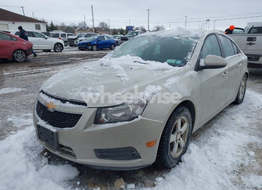 Photo 2 of 2014 Chevrolet Cruze (VIN 1G1PC5SB4E7196744)