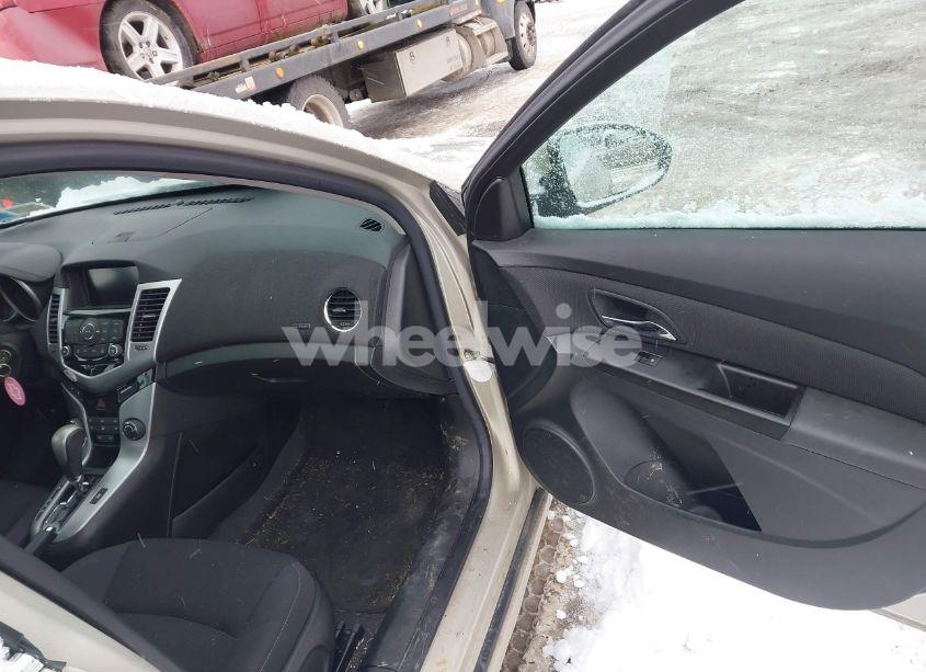 Photo 5 of 2014 Chevrolet Cruze (VIN 1G1PC5SB4E7196744)