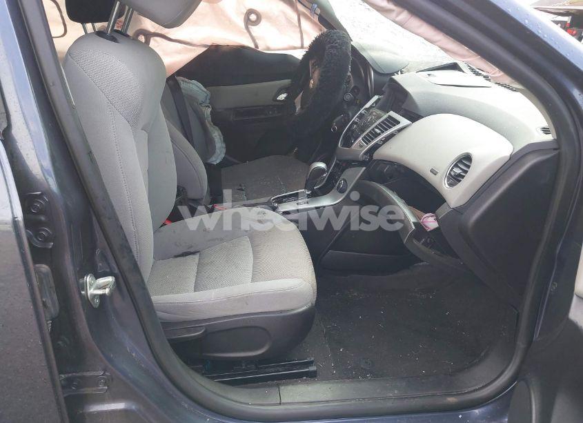 Photo 5 of 2014 Chevrolet Cruze 1LT AUTO (VIN 1G1PC5SB4E7250561)