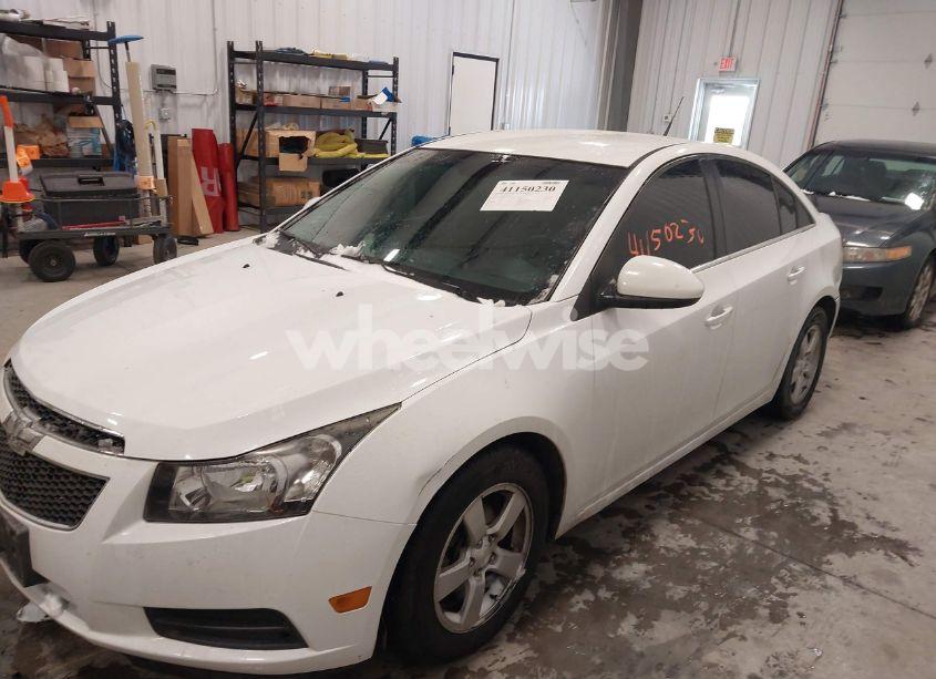 Photo 2 of 2014 Chevrolet Cruze 1LT AUTO (VIN 1G1PC5SB4E7463722)