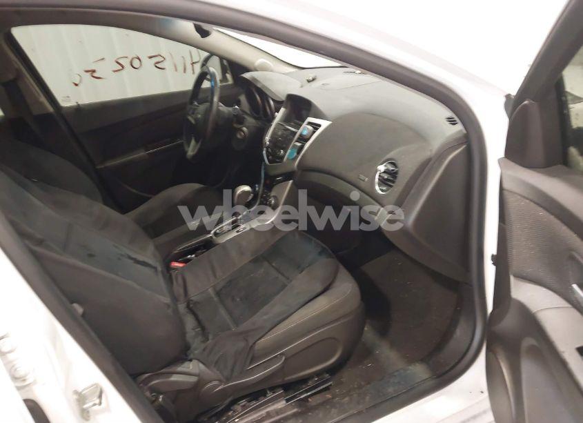 Photo 5 of 2014 Chevrolet Cruze 1LT AUTO (VIN 1G1PC5SB4E7463722)