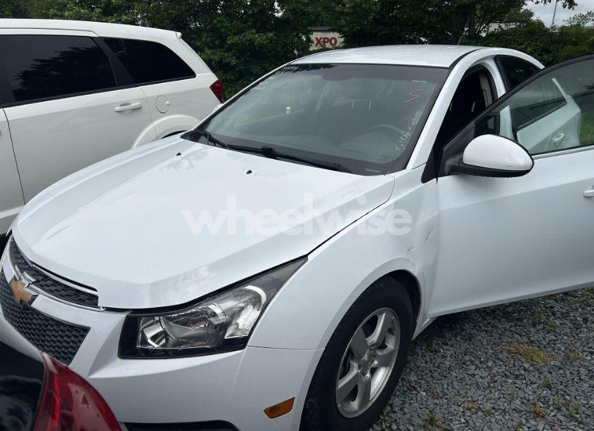 Photo 2 of 2014 Chevrolet Cruze (VIN 1G1PC5SB4E7481542)