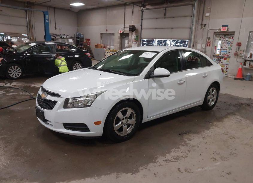 Photo 2 of 2014 Chevrolet Cruze 1LT AUTO (VIN 1G1PC5SB5E7174400)