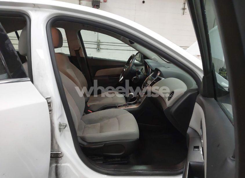 Photo 5 of 2014 Chevrolet Cruze 1LT AUTO (VIN 1G1PC5SB5E7174400)