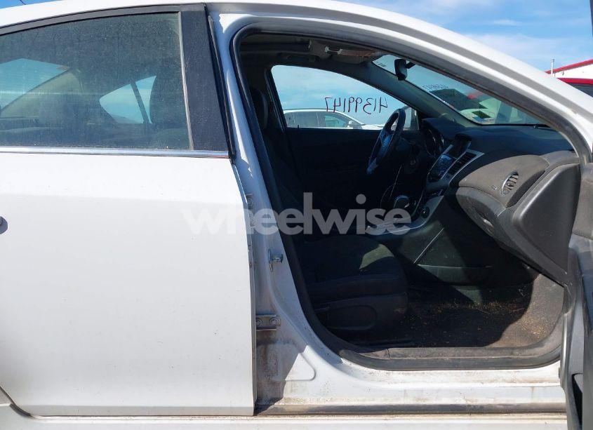 Photo 5 of 2014 Chevrolet Cruze 1LT AUTO (VIN 1G1PC5SB5E7190497)