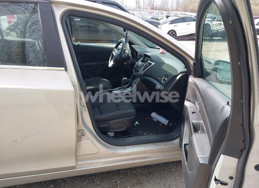 Photo 5 of 2014 Chevrolet Cruze 1LT AUTO (VIN 1G1PC5SB6E7483230)