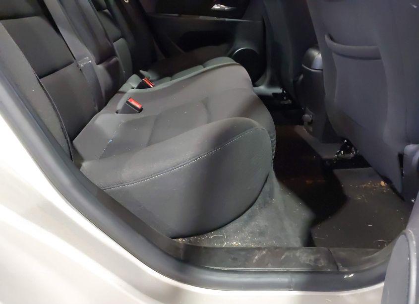 Photo 8 of 2015 Chevrolet Cruze 1LT AUTO (VIN 1G1PC5SB6F7254547)