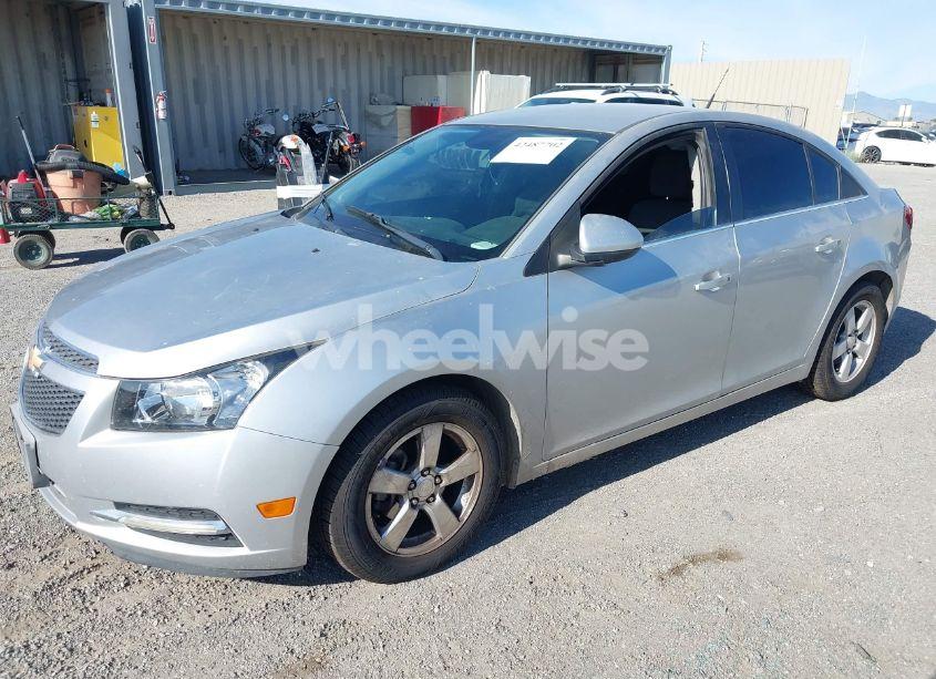 Photo 2 of 2014 Chevrolet Cruze 1LT AUTO (VIN 1G1PC5SB7E7102162)
