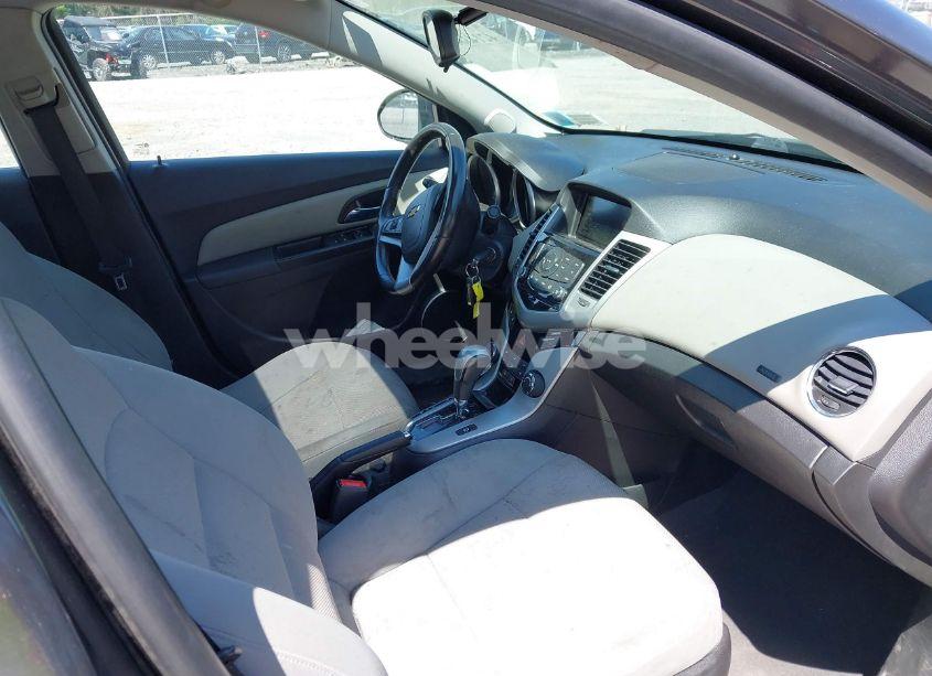 Photo 5 of 2014 Chevrolet Cruze 1LT AUTO (VIN 1G1PC5SB7E7352808)