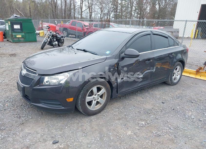 Photo 2 of 2014 Chevrolet Cruze 1LT AUTO (VIN 1G1PC5SB7E7362318)