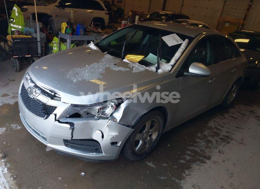 Photo 2 of 2014 Chevrolet Cruze (VIN 1G1PC5SB7E7383069)