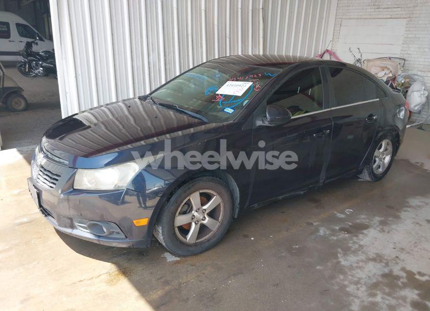 Photo 2 of 2013 Chevrolet Cruze 1LT AUTO (VIN 1G1PC5SB8D7294724)