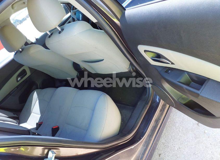 Photo 8 of 2014 Chevrolet Cruze 1LT AUTO (VIN 1G1PC5SB8E7108312)