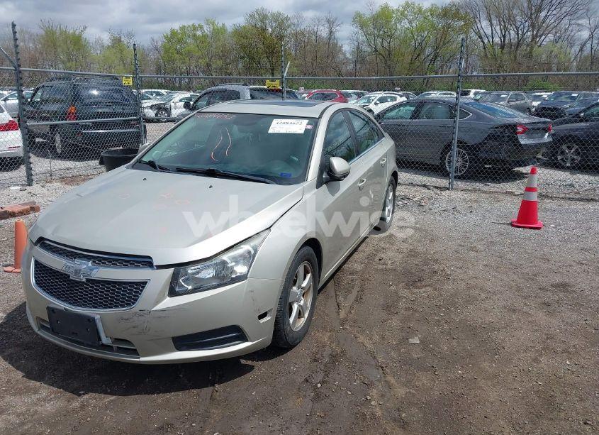 Photo 2 of 2014 Chevrolet Cruze 1LT AUTO (VIN 1G1PC5SB8E7192700)