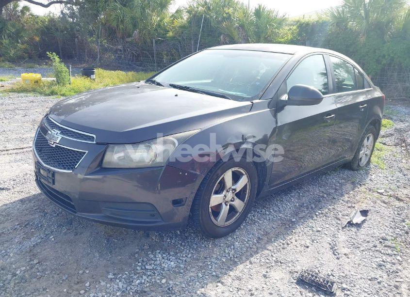 Photo 2 of 2014 Chevrolet Cruze 1LT AUTO (VIN 1G1PC5SB8E7303536)