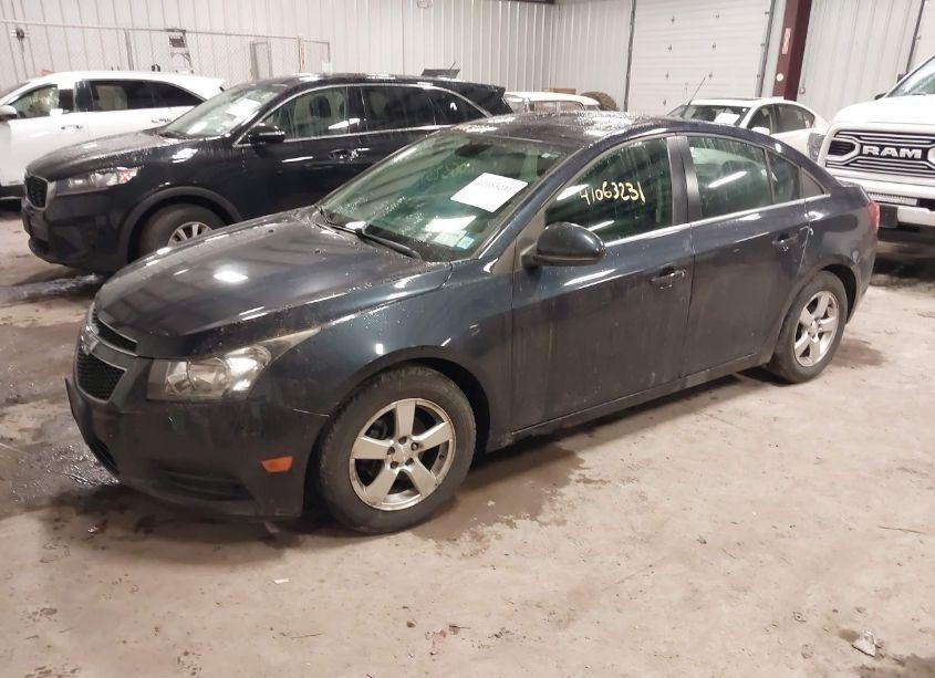 Photo 2 of 2014 Chevrolet Cruze 1LT AUTO (VIN 1G1PC5SB8E7330557)