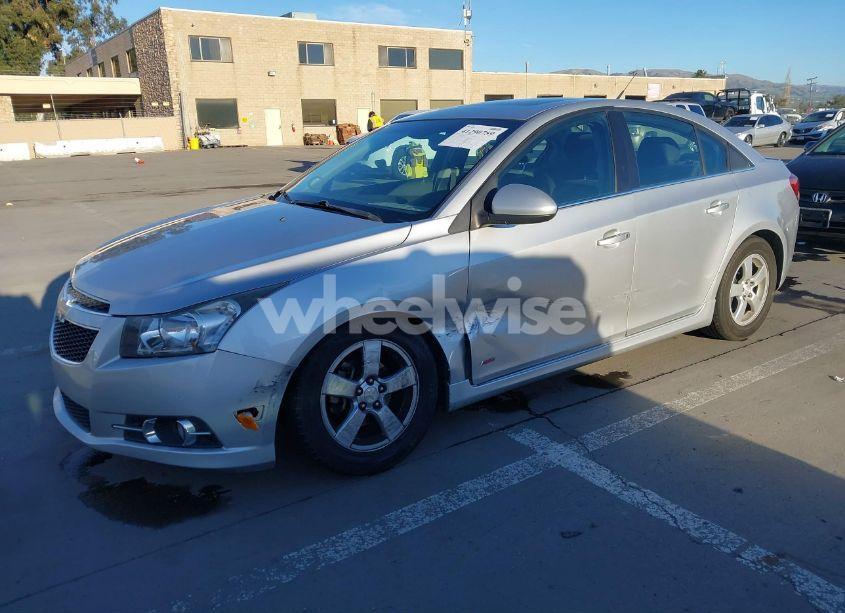 Photo 2 of 2014 Chevrolet Cruze 1LT AUTO (VIN 1G1PC5SB8E7390886)