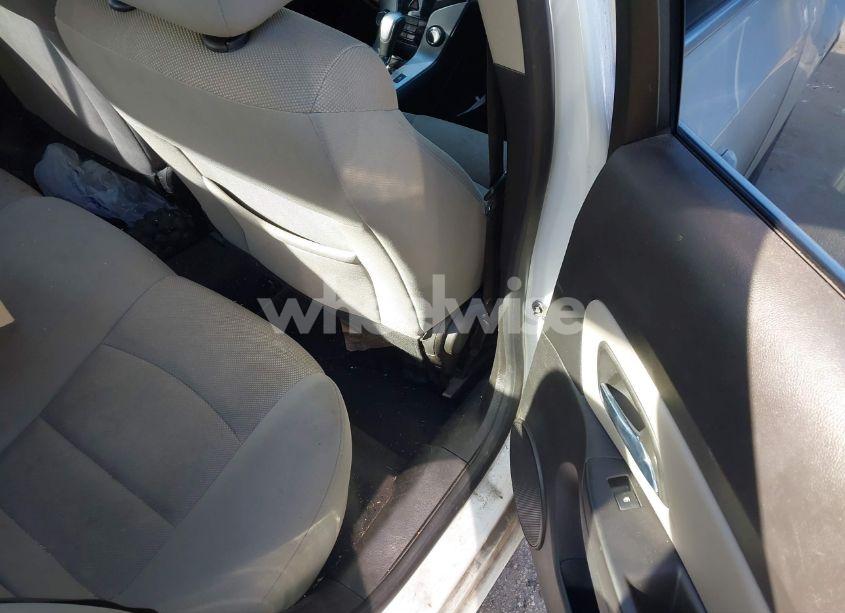 Photo 8 of 2014 Chevrolet Cruze 1LT AUTO (VIN 1G1PC5SB8E7457129)