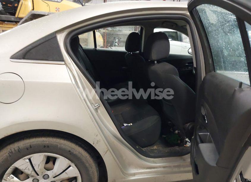 Photo 8 of 2015 Chevrolet Cruze 1LT AUTO (VIN 1G1PC5SB8F7288697)