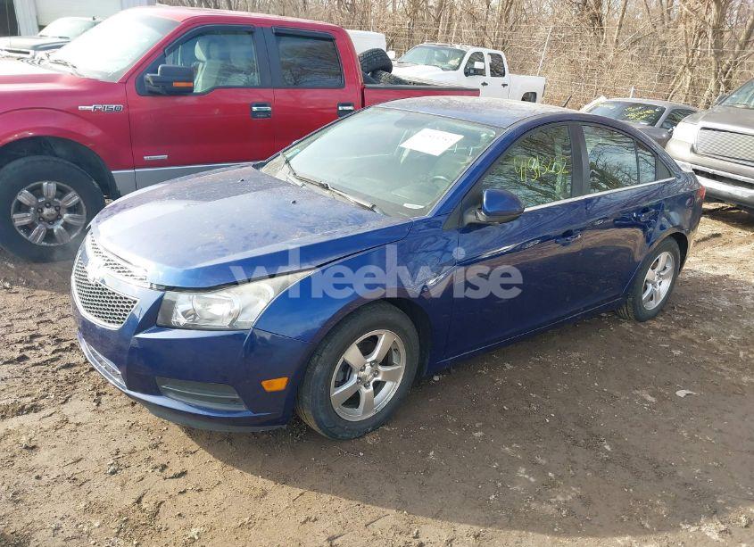 Photo 2 of 2013 Chevrolet Cruze 1LT AUTO (VIN 1G1PC5SB9D7229090)