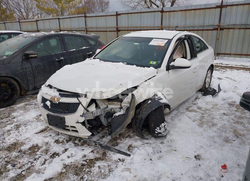 Photo 2 of 2013 Chevrolet Cruze 1LT AUTO (VIN 1G1PC5SB9D7240610)