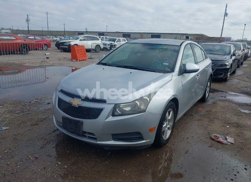 Photo 2 of 2014 Chevrolet Cruze 1LT AUTO (VIN 1G1PC5SB9E7130738)