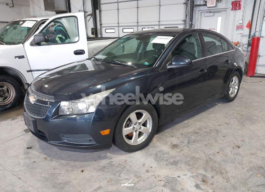 Photo 2 of 2014 Chevrolet Cruze 1LT AUTO (VIN 1G1PC5SB9E7154747)