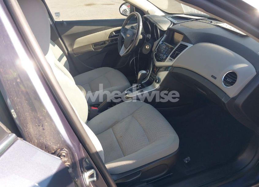 Photo 5 of 2014 Chevrolet Cruze 1LT AUTO (VIN 1G1PC5SB9E7165733)