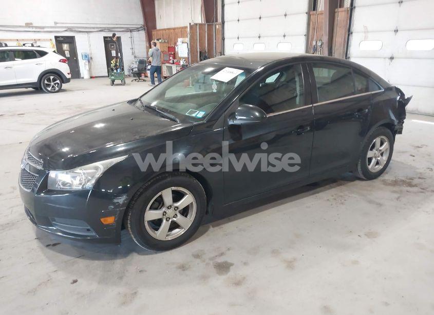 Photo 2 of 2014 Chevrolet Cruze 1LT AUTO (VIN 1G1PC5SB9E7190700)