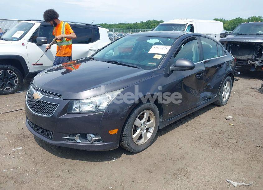 Photo 2 of 2014 Chevrolet Cruze 1LT AUTO (VIN 1G1PC5SB9E7257960)