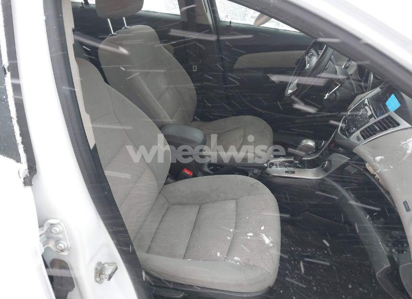 Photo 5 of 2014 Chevrolet Cruze 1LT AUTO (VIN 1G1PC5SB9E7282258)