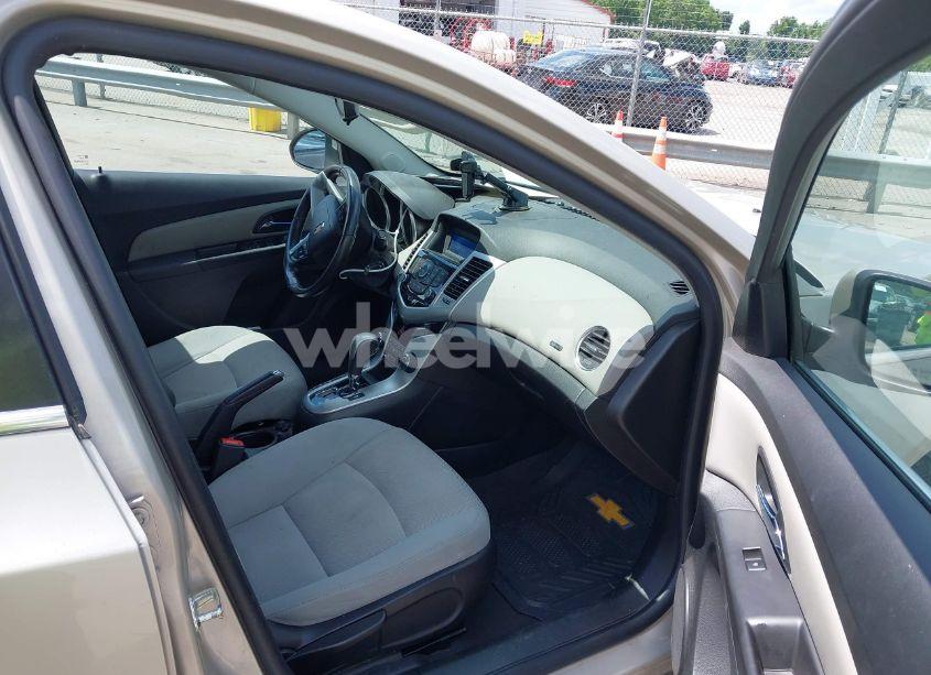 Photo 5 of 2014 Chevrolet Cruze 1LT AUTO (VIN 1G1PC5SB9E7472822)