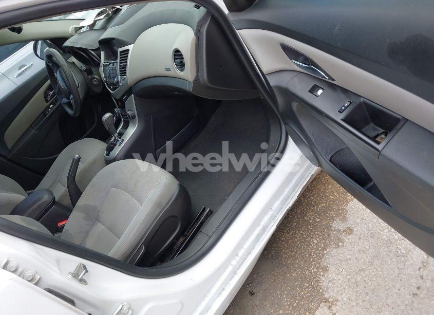 Photo 5 of 2015 Chevrolet Cruze 1LT AUTO (VIN 1G1PC5SB9F7138212)