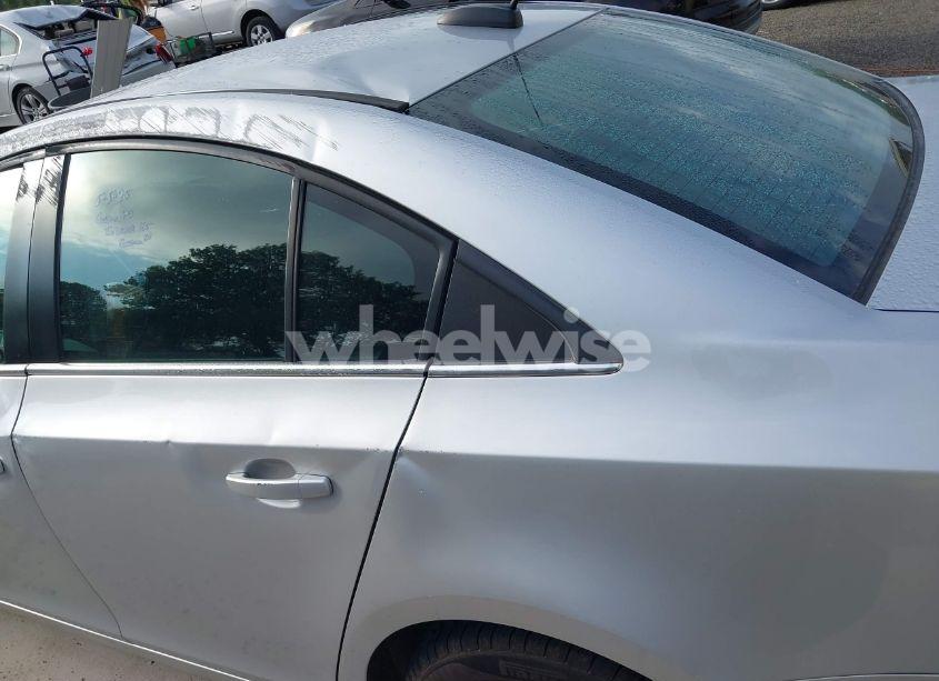 Photo 14 of 2015 Chevrolet Cruze 1LT AUTO (VIN 1G1PC5SB9F7210252)