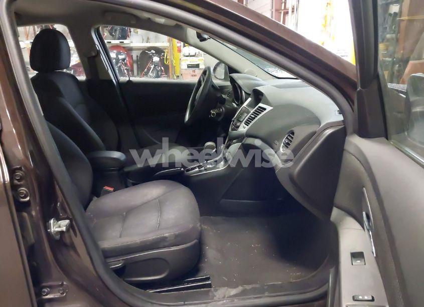 Photo 5 of 2015 Chevrolet Cruze 1LT AUTO (VIN 1G1PC5SB9F7230663)