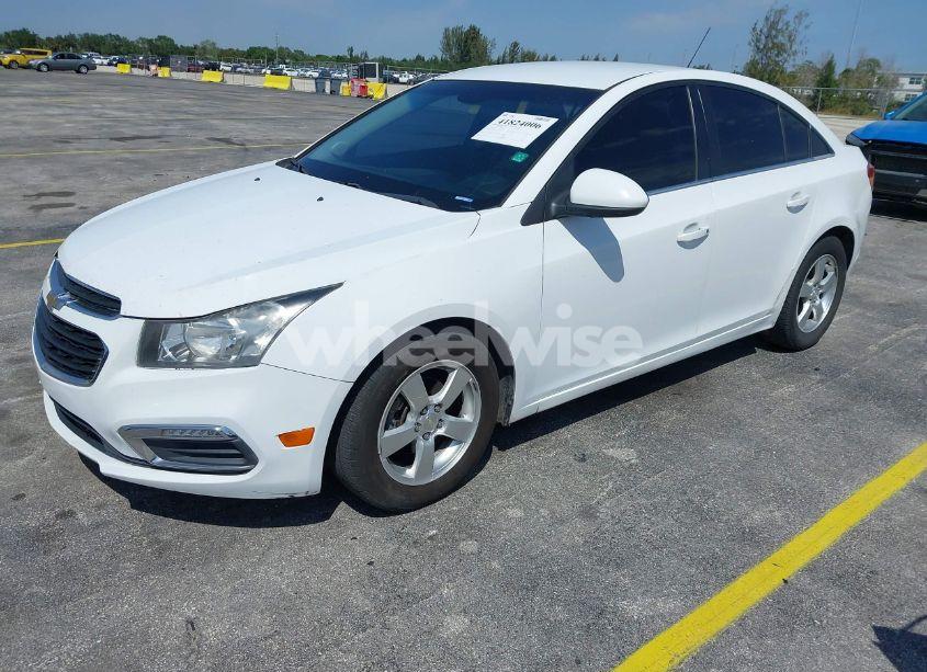 Photo 2 of 2015 Chevrolet Cruze 1LT AUTO (VIN 1G1PC5SB9F7275702)