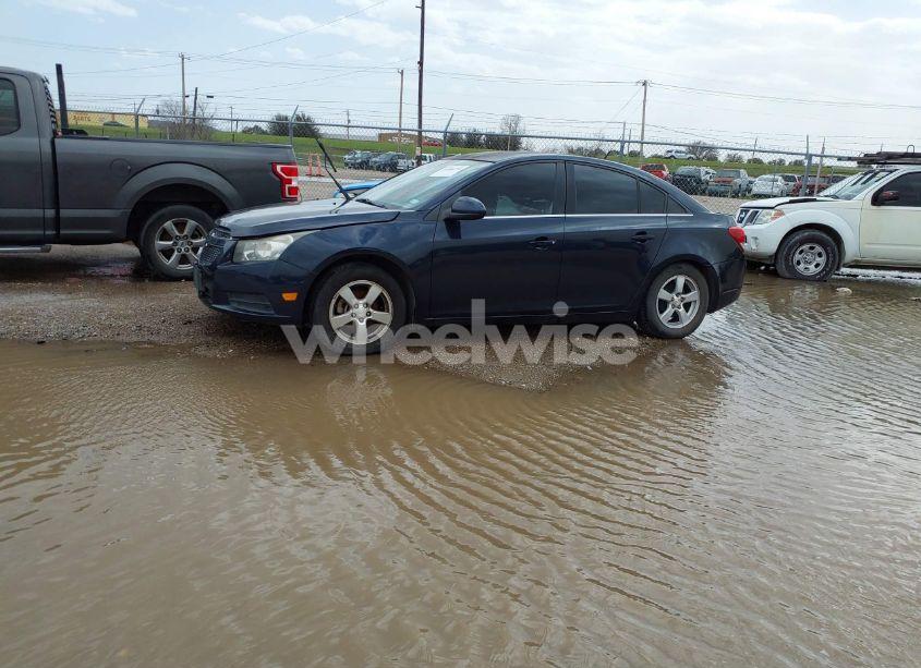 Photo 2 of 2014 Chevrolet Cruze 1LT AUTO (VIN 1G1PC5SBXE7335727)
