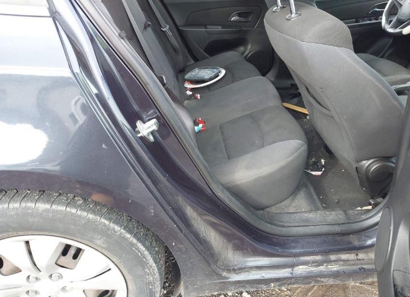 Photo 8 of 2015 Chevrolet Cruze 1LT AUTO (VIN 1G1PC5SBXF7293741)