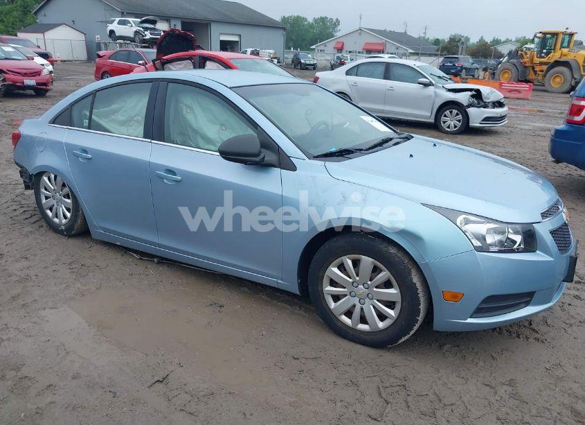 2011 Chevrolet Cruze LS (VIN 1G1PC5SH0B7137092) main photo
