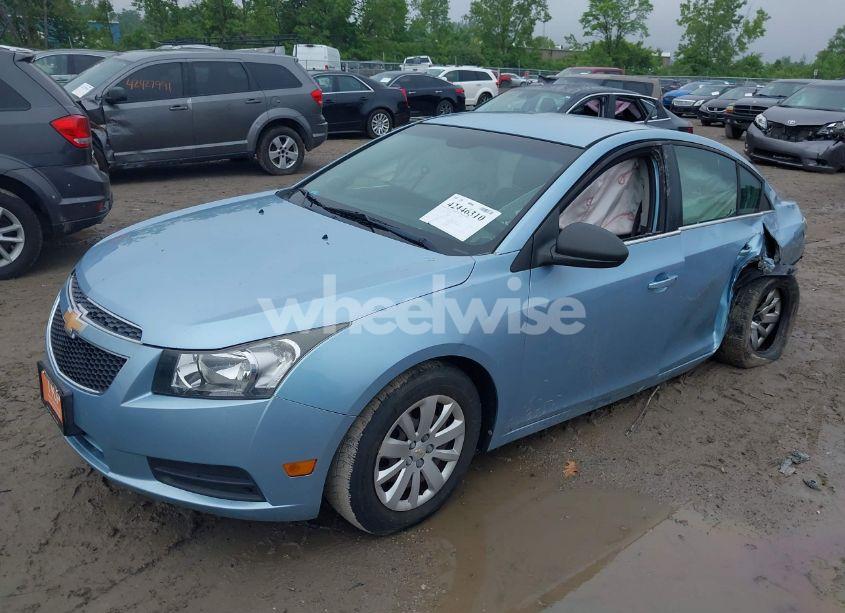 Photo 2 of 2011 Chevrolet Cruze LS (VIN 1G1PC5SH0B7137092)