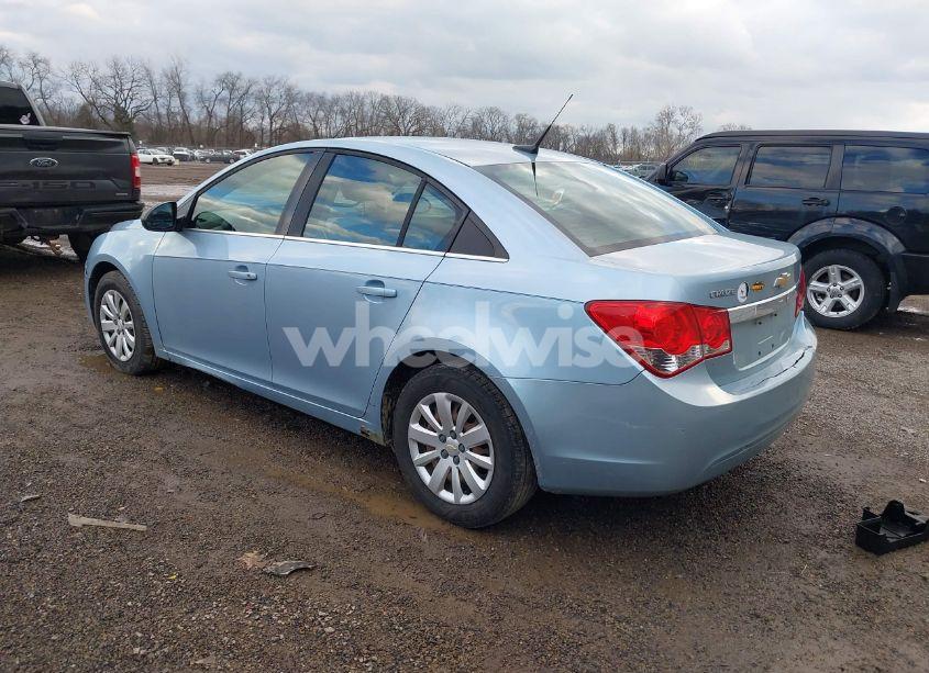 Photo 3 of 2011 Chevrolet Cruze LS (VIN 1G1PC5SH0B7151865)