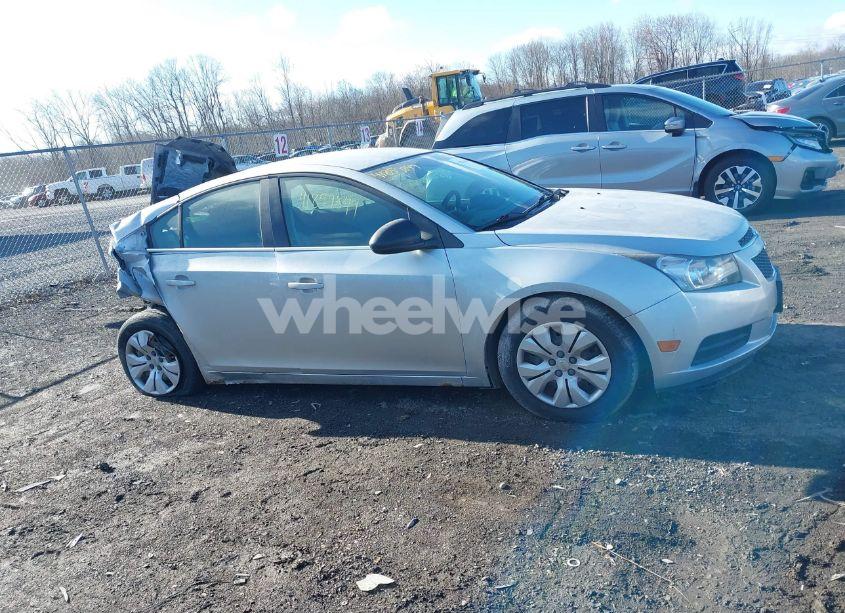 Photo 13 of 2012 Chevrolet Cruze LS (VIN 1G1PC5SH0C7117202)