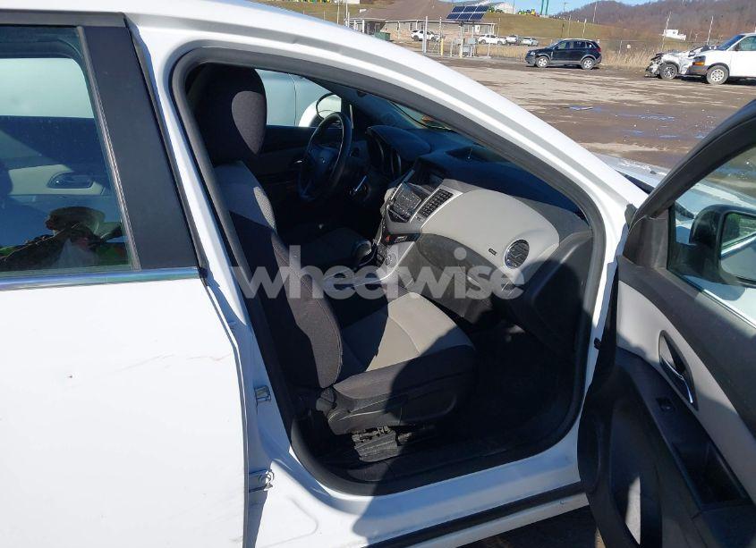Photo 5 of 2012 Chevrolet Cruze LS (VIN 1G1PC5SH0C7299287)
