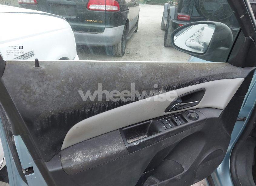 Photo 13 of 2012 Chevrolet Cruze LS (VIN 1G1PC5SH0C7307520)