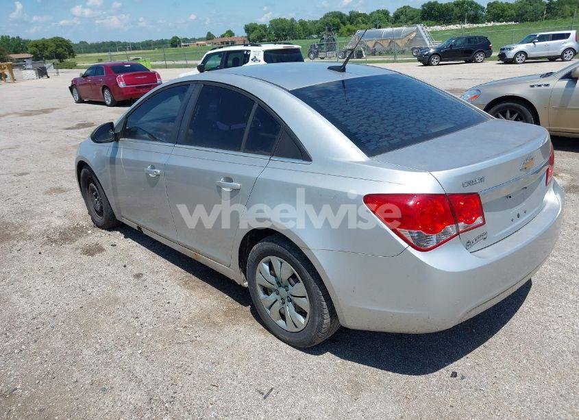 Photo 3 of 2011 Chevrolet Cruze LS (VIN 1G1PC5SH1B7273702)