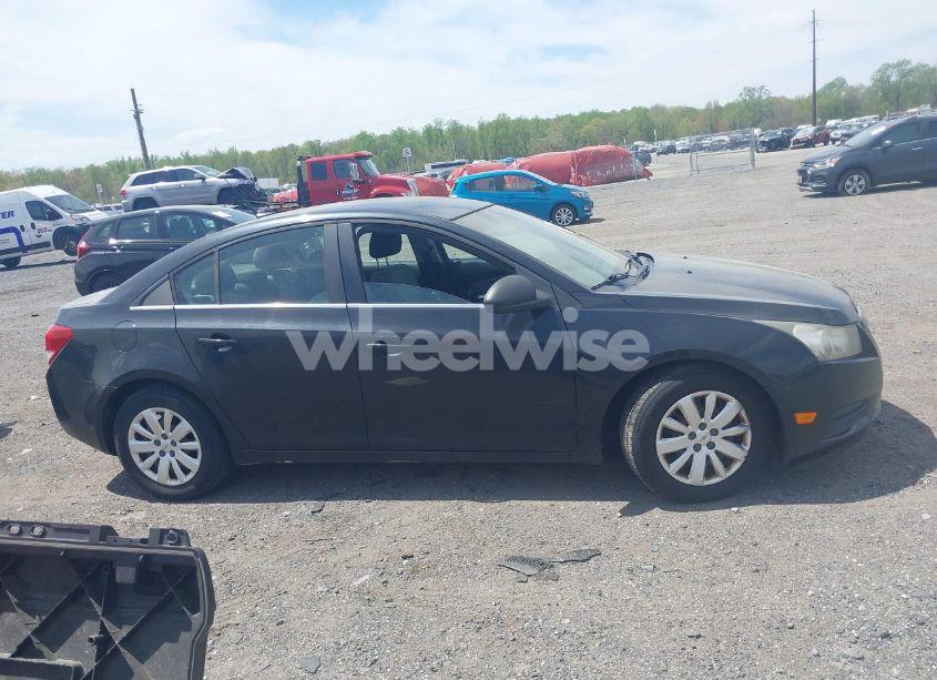 Photo 13 of 2011 Chevrolet Cruze LS (VIN 1G1PC5SH1B7294355)